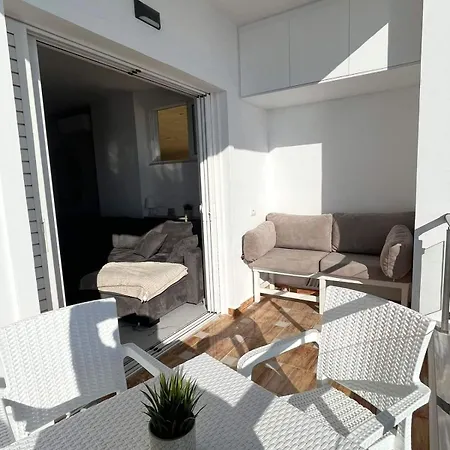 Sky - Modern And Comfortable Apartment, Wifi Саранда