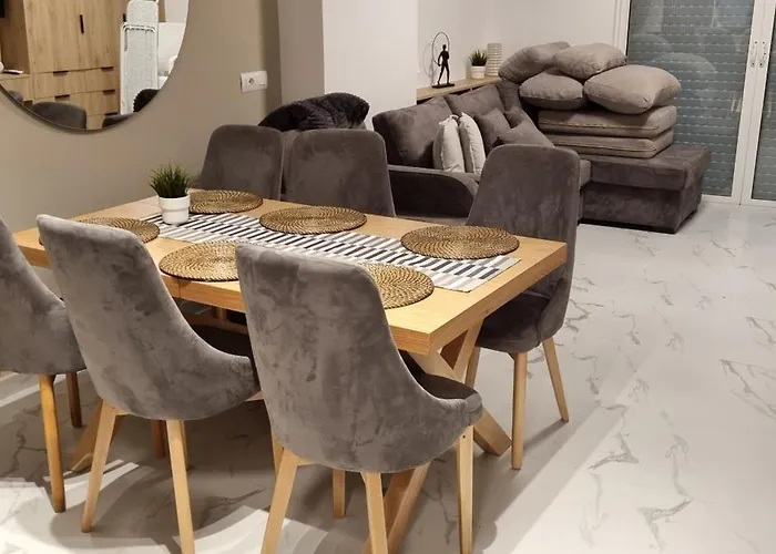 Apartament Modern And Comfortable Apartment, Coastline, Wifi